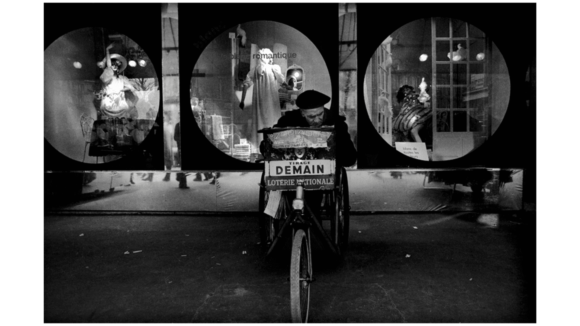 Cartacea Galleria Cartacea Gallery Roberto Salbitani - La Città Invasa (1972-1984)