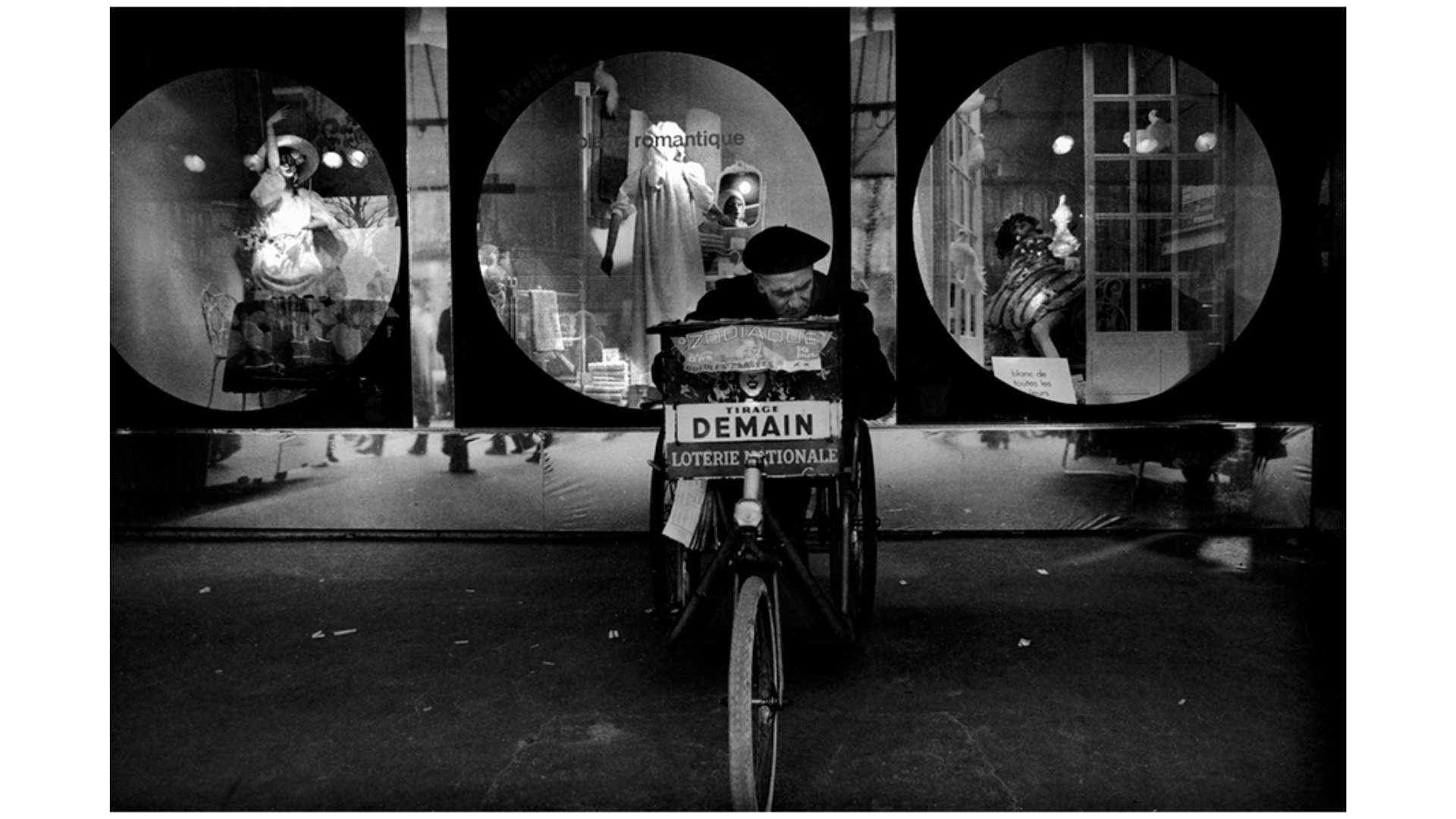 Cartacea Galleria Cartacea Gallery Roberto Salbitani - La Città Invasa (1972-1984)