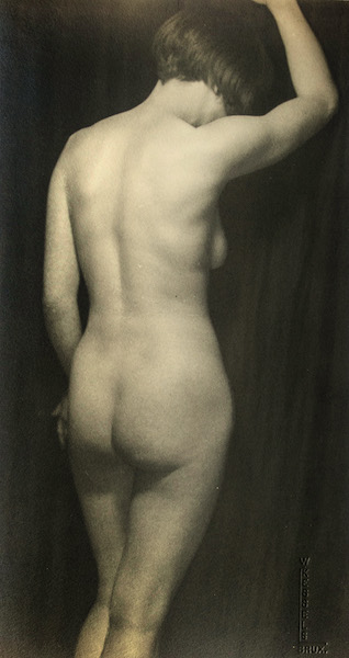 Willy Kessels, Nude, c. 1930 
Cartacea Galleria 
Cartacea Gallery
