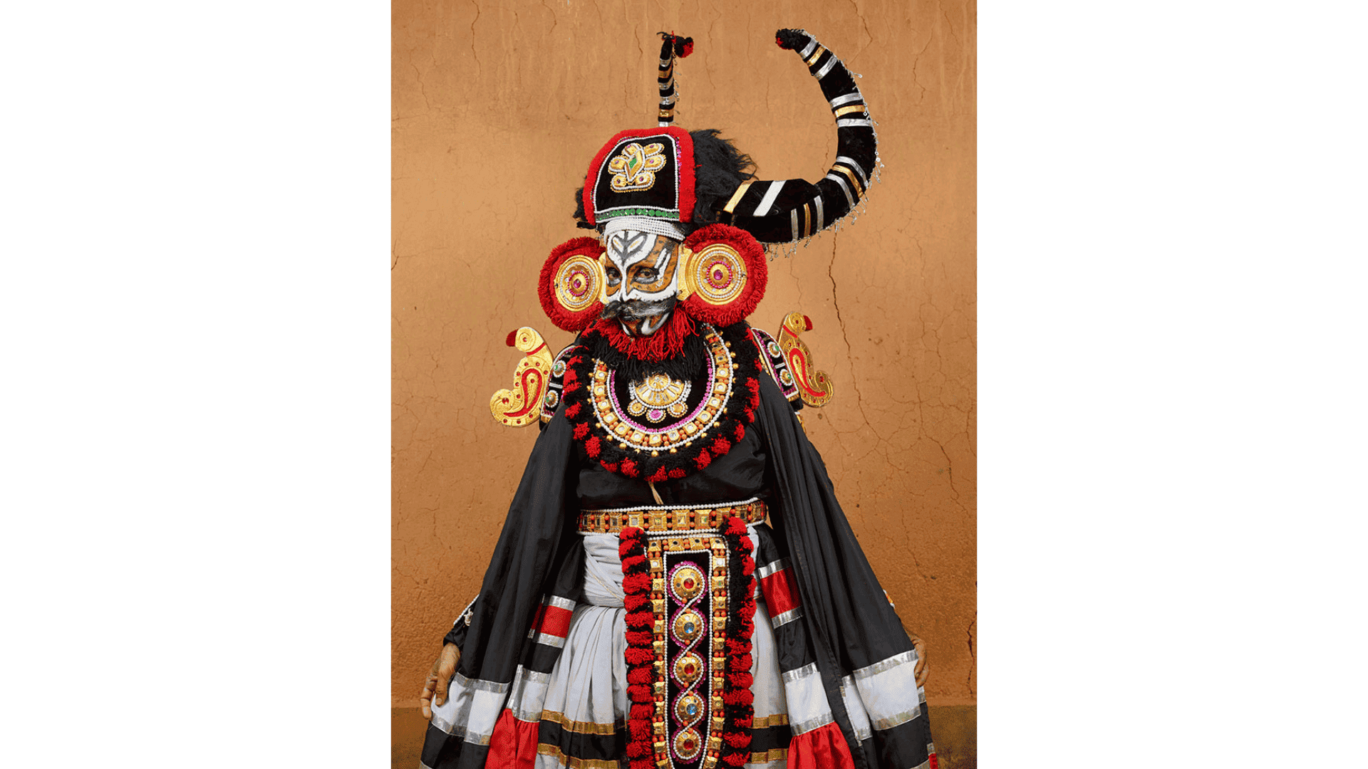 Charles Frèger Mahishasura, Yakshagana ( Village de Bathiyadukka, Kasargod, Kerla) Cartacea Galleria Cartacea Gallery