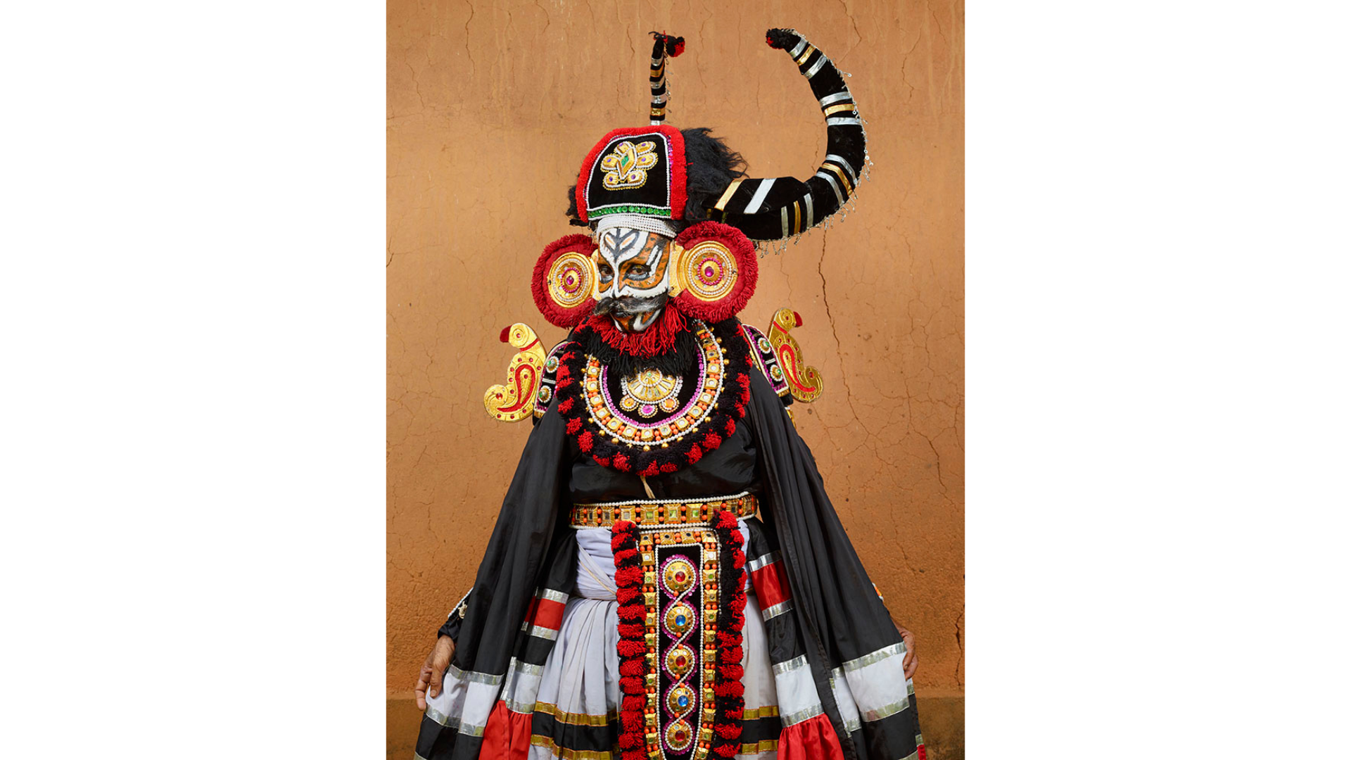 Charles Frèger Mahishasura, Yakshagana ( Village de Bathiyadukka, Kasargod, Kerla) Cartacea Galleria Cartacea Gallery