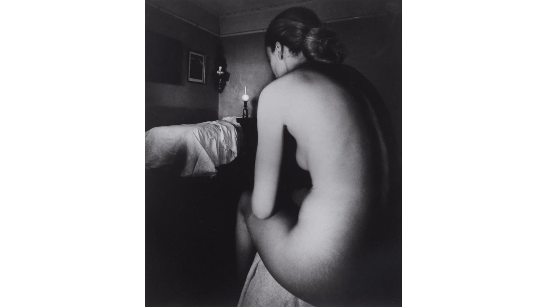 Nude, Campden Hill, London,1949 Period Gelatin Silver Print mounted on cardboard Signed on recto Bill Brandt
Black-and-white 
Cartacea Galleria 
Cartacea Gallery